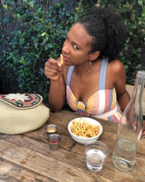 Vicky Jeudy Instagram - It's Fries-Day 😩😂! #Fries #VickyJeudy #Hair