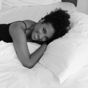 Vicky Jeudy Instagram - Quarantine blues! How’s everyone doing? #VickyJeudy