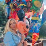 Vicky Kavoura Instagram - Εσένα,σε κάνουν χαρούμενη-ο τα μπαλόνια ή…εγω έχω παραμείνει παιδί? 😂 Μην ξεχνιόμαστε,από αυριο σε περιμένουμε στο @theatrovempo! Βρες τα εισιτήρια σου στα στορι μου-μας ♥️ @antres_me_ta_ola_tous #ladiesnight ! • • #balloons #happy #colorful #life #actress #instadaily #instapic 🎈