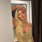 Vicky Kavoura Instagram - Να σας γνωρίσω τη Λαουρα!! Είναι χορεύτρια και αναλαμβάνει να κάνει τους ΑΝΤΡΕΣ.. @antres_me_ta_ola_tous !!!⭐️ Ποσο διασκεδαστικό μπορεί να γίνει αυτό? Θα το ανακαλύψουμε μαζί, Από την Παρασκευή 13/10 στο @theatrovempo ⭐️ (για 40 μόνο παραστάσεις) Σας περιμένουμε!!! • • #antresmetaolatous #vempotheater #laoura #actress #actresslife #premiere #theatre