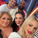 Vicky Kavoura Instagram - Σήμερα στις 21:00 στον @ant1tv σας έχουμε ετοιμάσει ένα σούπερ εορταστικό επεισόδιο🎬 Χριστουγεννιάτικο, Λαμπερό 💫💫 Χαρούμενο! Και πάνω απ όλα..ένα παιχνίδι για καλό σκοπό!!! Ποια ομάδα κέρδισε?εσυ ποια ομάδα υποστηρίζεις ? ΚΑΛΑ ΧΡΙΣΤΟΥΓΕΝΝΑ 🎄 #actress #greece🇬🇷