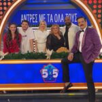 Vicky Kavoura Instagram - Σήμερα στις 21:00 στον @ant1tv σας έχουμε ετοιμάσει ένα σούπερ εορταστικό επεισόδιο🎬 Χριστουγεννιάτικο, Λαμπερό 💫💫 Χαρούμενο! Και πάνω απ όλα..ένα παιχνίδι για καλό σκοπό!!! Ποια ομάδα κέρδισε?εσυ ποια ομάδα υποστηρίζεις ? ΚΑΛΑ ΧΡΙΣΤΟΥΓΕΝΝΑ 🎄 #actress #greece🇬🇷