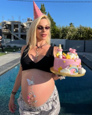 Vicky Kavoura Instagram - 💞🍼⭐️
Το party μας! #blessed 🙏🏽

#partytime 

#babyshower 
#Μ