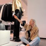 Vicky Kavoura Instagram - Βρεθήκαμε μετά από καιρο.. Τα ειπαμε & φωτογραφηθήκαμε παρέα..🎬 Μοιάζουμε? . . #fashion #style #fashionblogger #fashionstyle #fashionista #ootd #model #beautiful #instagood #moda #instafashion #love #outfit #beauty #photooftheday #shopping #photography #onlineshopping #clothing #clothes #stylish #instagram #outfitoftheday #fashionable #fashiondesigner #fun #mylife #funneverstop #blondgirl #trend