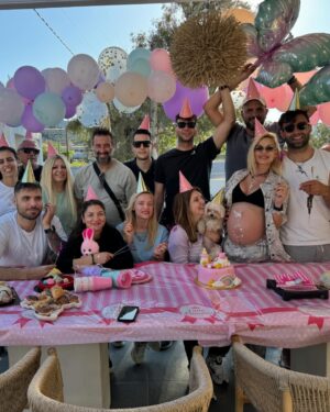 Vicky Kavoura Instagram - 💞🍼⭐️
Το party μας! #blessed 🙏🏽

#partytime 

#babyshower 
#Μ