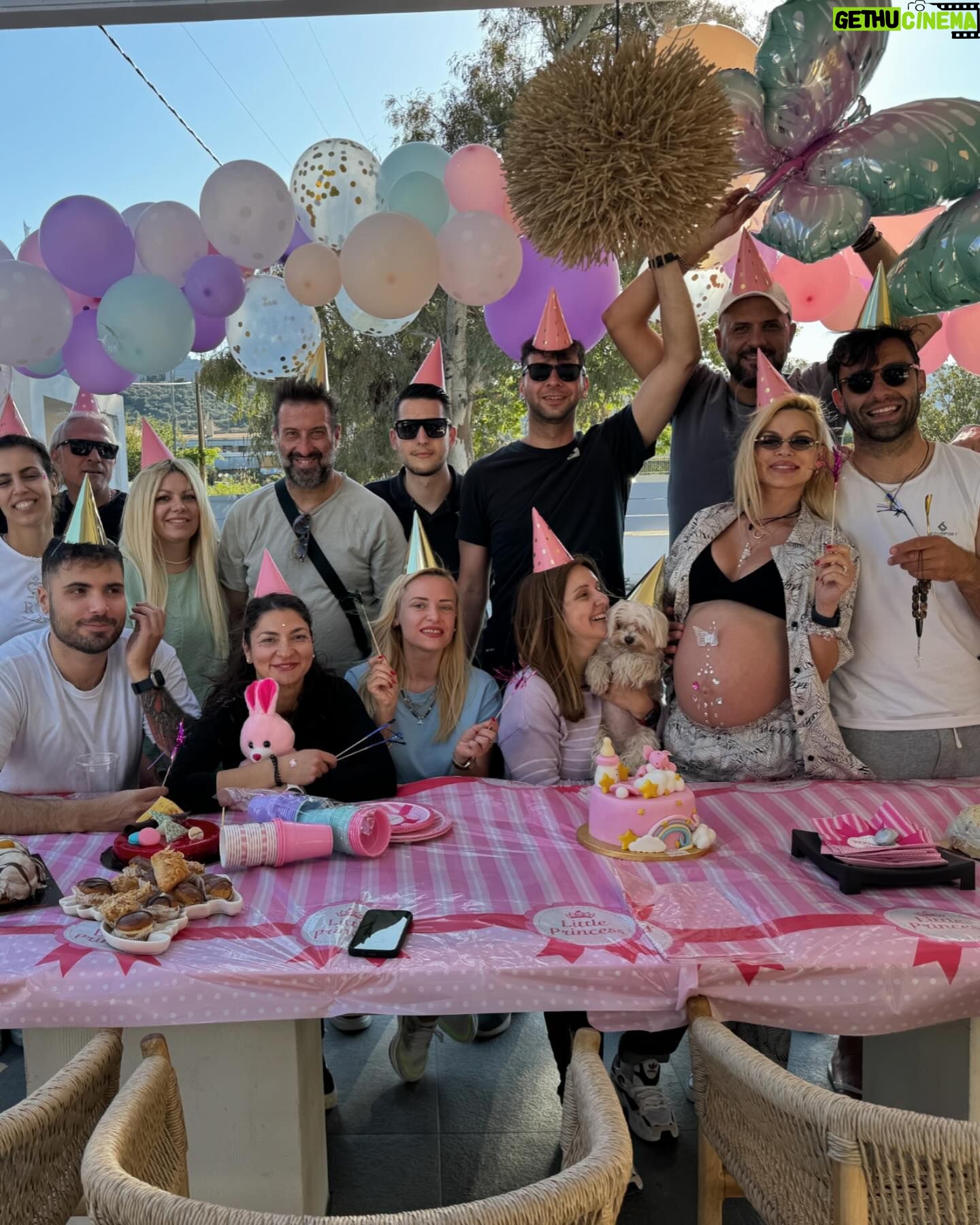 Vicky Kavoura - 3 Likes - 💞🍼⭐️
Το party μας! #blessed 🙏🏽
#partytime
#babyshower
#Μ