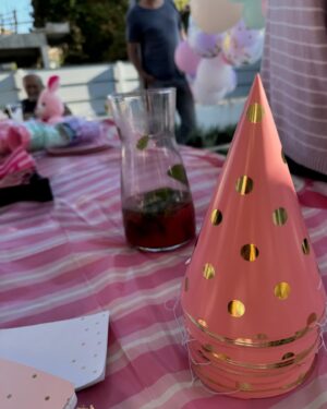 Vicky Kavoura Instagram - 💞🍼⭐️
Το party μας! #blessed 🙏🏽

#partytime 

#babyshower 
#Μ