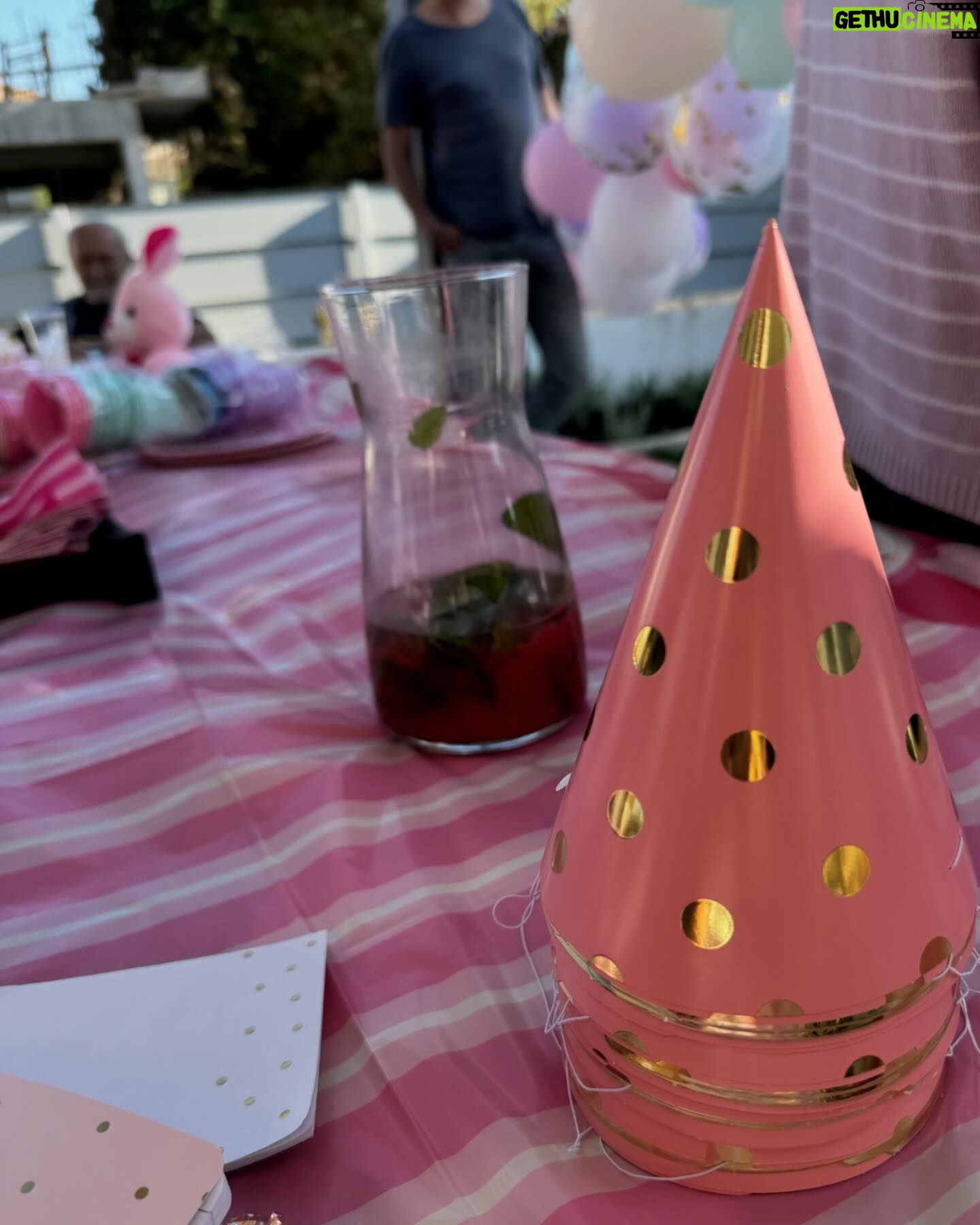 Vicky Kavoura - 3 Likes - 💞🍼⭐️
Το party μας! #blessed 🙏🏽
#partytime
#babyshower
#Μ