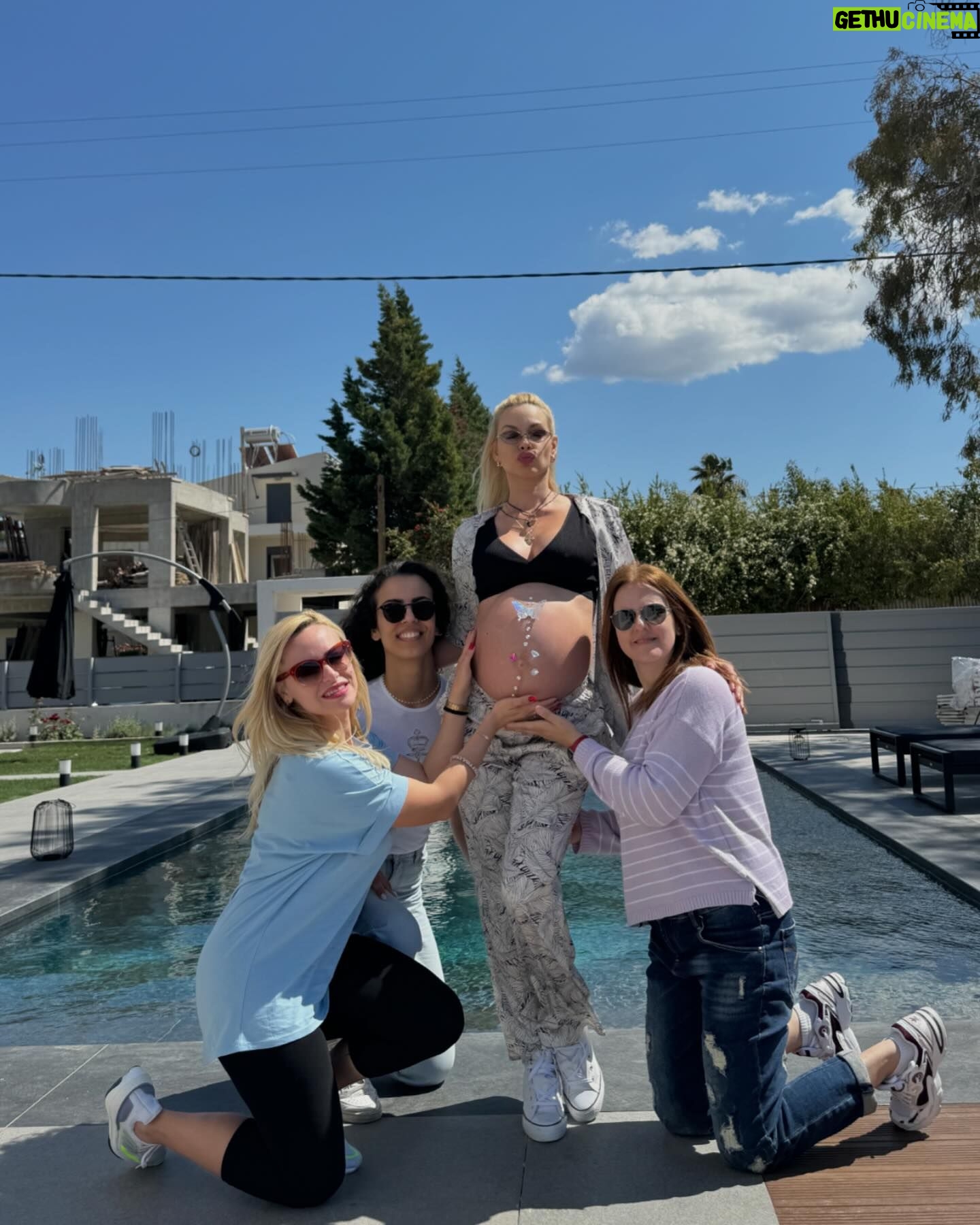 Vicky Kavoura - 3 Likes - 💞🍼⭐️
Το party μας! #blessed 🙏🏽
#partytime
#babyshower
#Μ