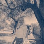 Vicky Kavoura Instagram - Ελιά! Η πλούσια διατροφική αξία της χώρας μας.. #olive #olivetree #oliveoil #sparta #greece #αρχαιαΣπαρτη #home #roots #🤍 #actress #proud #lovemycity #lovemyroots
