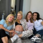 Vicky Kavoura Instagram – 💞🍼⭐️
Το party μας! #blessed 🙏🏽

#partytime 

#babyshower 
#Μ