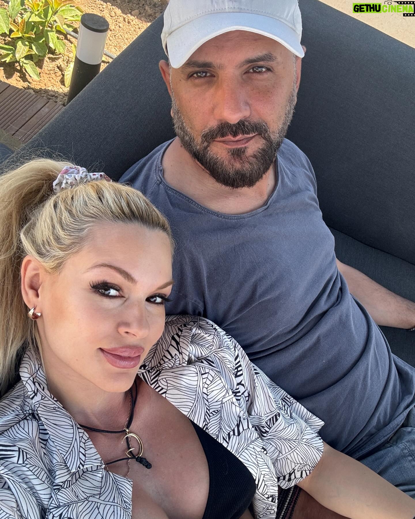 Vicky Kavoura - 3 Likes - 💞🍼⭐️
Το party μας! #blessed 🙏🏽
#partytime
#babyshower
#Μ