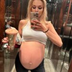 Vicky Kavoura Instagram - 🍓1🍓2 or 🍓3? #pregnancy #feelings #waitingforyou #9months