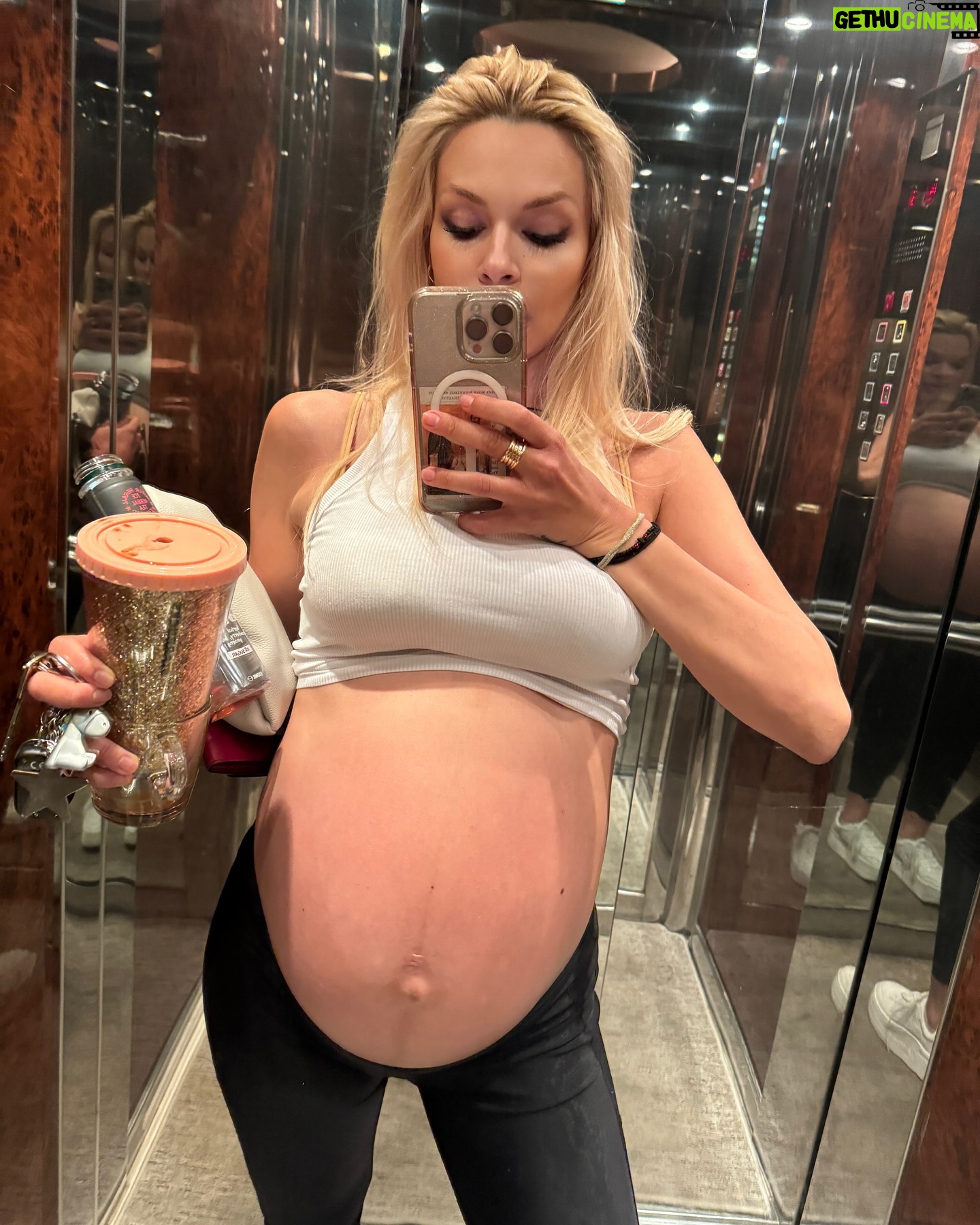 Vicky Kavoura - 3 Likes - 🍓1🍓2 or 🍓3?
#pregnancy #feelings #waitingforyou #9months