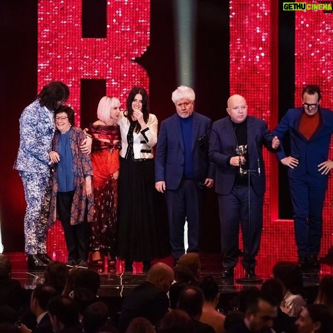 Victoria Abril - 3.2K Likes - Dream Team 🌟@premiosferoz