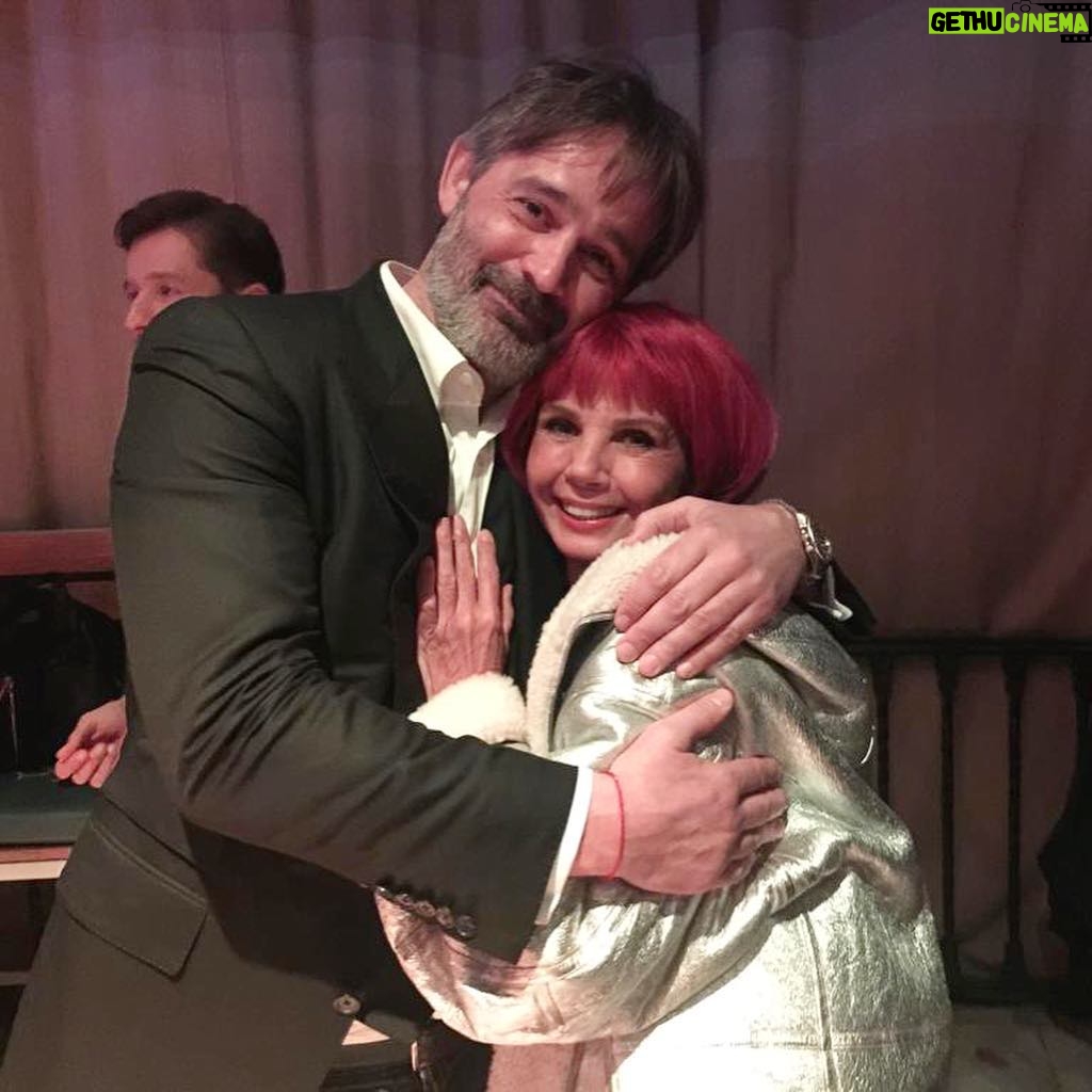 Victoria Abril - 4.9K Likes - Au Festival de Cinéma Européen de Séville pour remettre le prix EFA d’honneur à Ralph Fiennes.