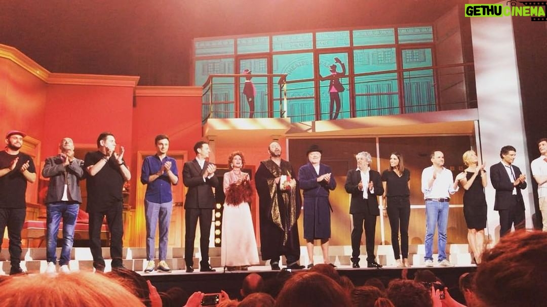 Victoria Abril - 1.9K Likes - Heureuse d’avoir retrouvé mon @jbmaunier sur scène le temps d’un sketch! Hier soir nous étions pour l’enregistrement de « On fait refait les grands duos d’humour » au @theatredeparis ! Bientôt sur @france3 😜