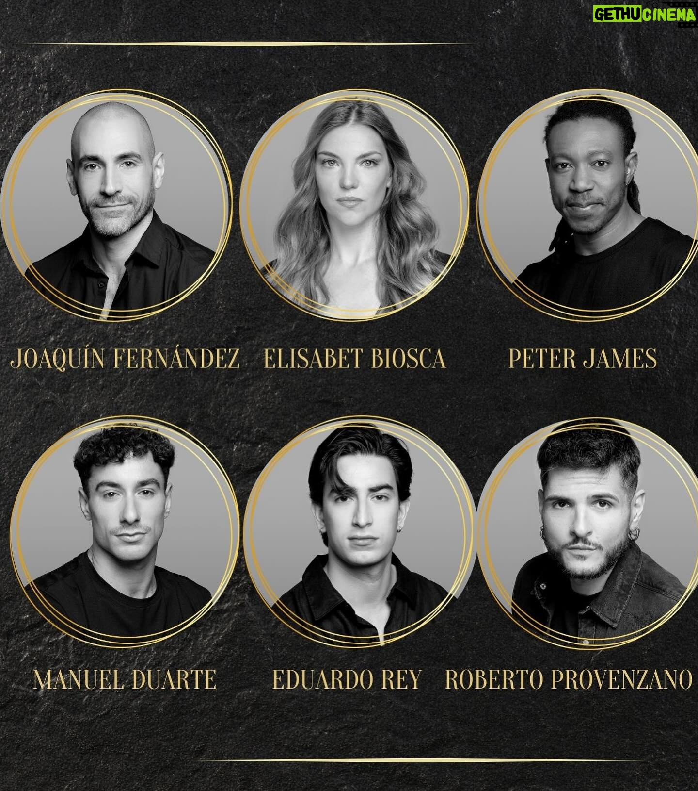 Victoria Abril - 4.7K Likes - ¡MEDUSA!
Feliz de poder dirigir este gran proyecto para el Festival Internacional de Teatro Clásico de Mérida este verano protagonizado por VICTORIA ABRIL, ADRIÁN LASTRA, RUTH LORENZO, MARIOLA FUENTES y equipazo de lujo…MEDUSA.
No puedo estar más agradecido por este gran regalo. ¡Gracias Jesús Cimarro por confiar en mí y en mis locuras! Y gracias a todo el equipo humano que hay detrás de MEDUSA y que ya están haciendo posible que cobre vida. ¡Pedazo de viaje nos espera coribantes! ¡Os esperamos del 31 de julio al 11 de agosto en el Teatro Romano de Mérida! (Ya a la venta en la web del Festival)
REPARTO:
* Victoria Abril
* Adrián Lastra
* Ruth Lorenzo
* Mariola Fuentes
* Peter James
* Elisabet Biosca
* Joaquín Fernández
* Roberto Provenzano
* Eduardo Rey
* Manuel Duarte
- DIRECCIÓN: José María del Castillo
- TEXTO ORIGINAL: José María del Castillo
- AYTE. DIRECCIÓN: Silvia Beaterio
- COMPOSICIÓN MUSICAL: Alejandro Cruz Benavides
- COREOGRAFÍA: Aleix Mañé
- ESCENOGRAFÍA: Monica Boromello
- ILUMINACIÓN: Felipe Ramos
- VESTUARIO: Pier Paolo Álvaro
- PRODUCTOR: Jesús Cimarro
- JEFE DE PRODUCCIÓN: Juan Pedro Campoy
- AYTE. PRODUCCIÓN: Celia Faba
- UTILERÍA ESPECIAL: Inside FX
- DISEÑO CARTELERÍA: María La Cartelera
- FOTOS ACTORES: Javier Naval
- DIRECCIÓN DE CORO: Amaya Añúa
Con la colaboración del CORO DE CÁMARA DE EXTREMADURA
Una coproducción del Festival Internacional de Teatro de Mérida, Pentación Espectáculos y Coribante Producciones.
¡GRACIAS A POR ESTE NUEVO GRAN VIAJE!
Impresionante diseño de cartel hecho por María La Cartelera @marialacartelera . ¡Gracias Pelayo y Natalia por saber plasmar siempre la esencia en vuestros carteles!
#medusa #festivaldemerida #70festivaldemerida #teatro #coribante #coribanteproducciones #festivalinternacionaldeteatroclasicodemerida #victoriaabril #mariolafuentes #adrianlastra #ruthlorenzo #pentacion #antonioabeledo
@festivaldemerida @elisabet.biosca.actriz @obondjames @mariolafuentesactriz @ruthlorenzomusic @adrian_lastra @maiguex @monicaboromello @silviabeaterio @alejandrocruzbenavides @aleix.m.saez @gomezmiryam_ @antonio_abeledo @marialacartelera @pelayo_rc @nataliadiazact @corodecamaradeextremadura