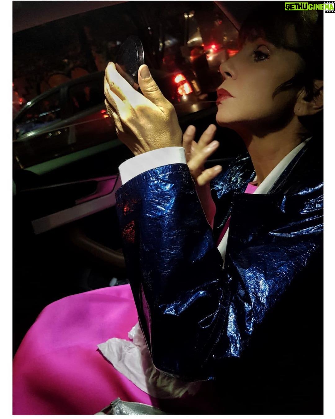 Victoria Abril - 3.2K Likes - En route pour le festival !