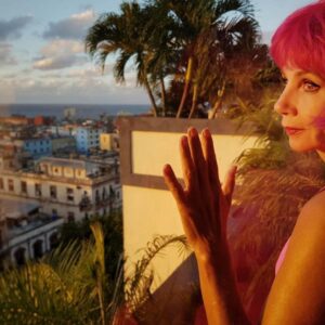 Victoria Abril Instagram - Preparada para ir a la abertura del festival de cine de la habana ! 
Merci @rabih_kayrouz de me faire toujours aussi belle avec tes créations 
#iberostarhabana #cuba #rabihkayrouz #havana #festivaldecinedelahabana #cuba🇨🇺