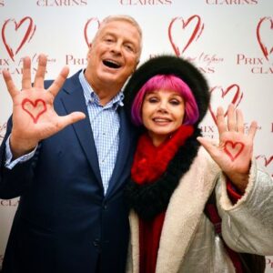 Victoria Abril Instagram - Merci pour cette Journée du Cœur et pour le soutien de @clarinsofficial à @oafricaorg , l’association qui se bat sans relâche pour la protection de l’enfant en aidant les familles en détresse à rester unies. 
Impliquez-vous ! Si vous le pouvez, faites un don sur www.oafrica.org ou sinon suivez-nous via @oafricaorg ! 
On a besoin de vous.
Gracias 🙏