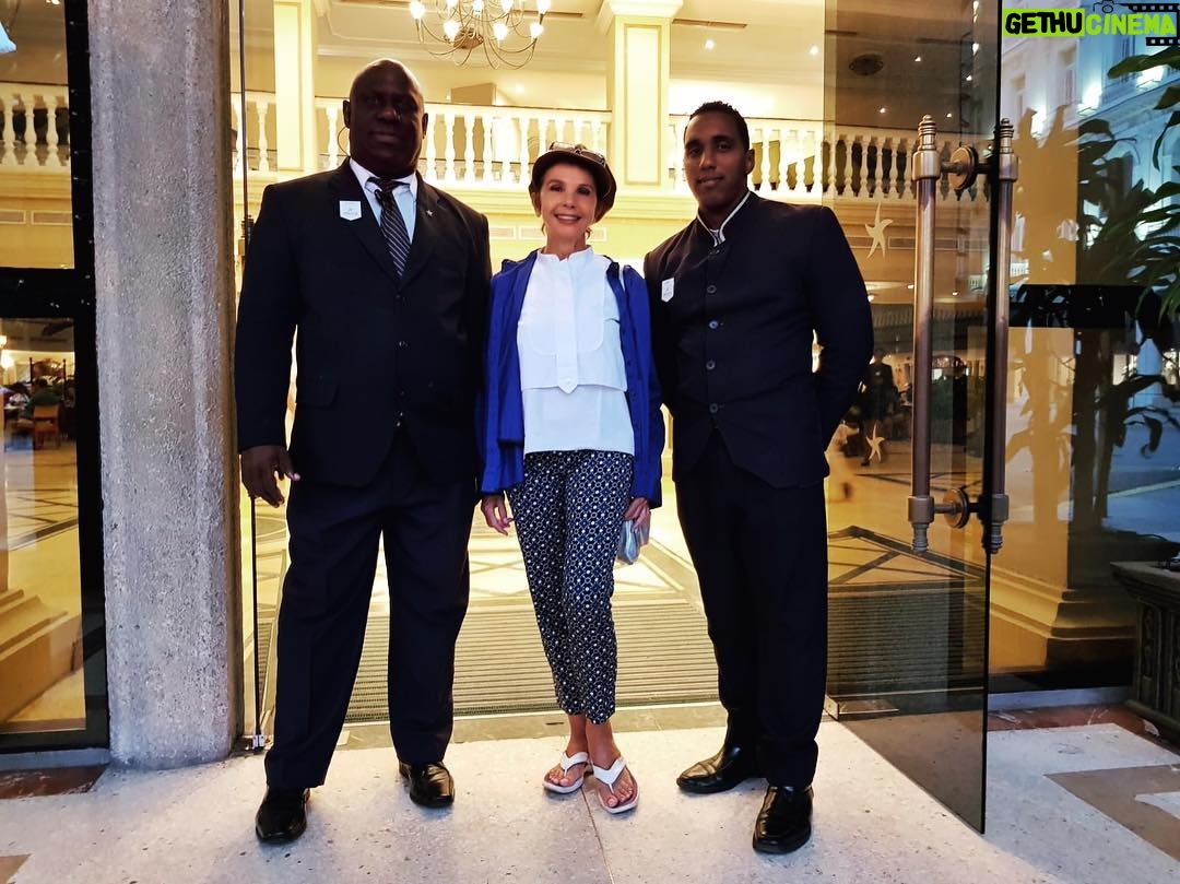 Victoria Abril - 4.2K Likes - Que bien se está en la Habana ! Gracias @iberostar por vuestra acogida 🙏
Un abrazo Consuelo 😘
Volveré ❤️
#lahabanacuba #cuba #iberostar