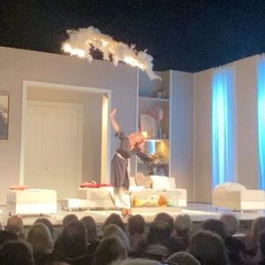 Victoria Abril Instagram - Quel plaisir de vous retrouver tous les soir au Théâtre Antoine ! Merci de venir si nombreux semaine après semaine ❤️
Mais hélas toute les bonne choses ont une fin… alors si ce n’est pas déjà fait prenez rapidement vos places avant le 13 Mai !!!
