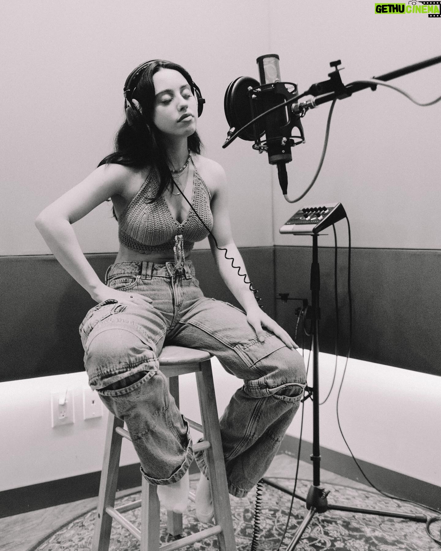 Victoria Azevedo - 1.4K Likes - Where else would I be?