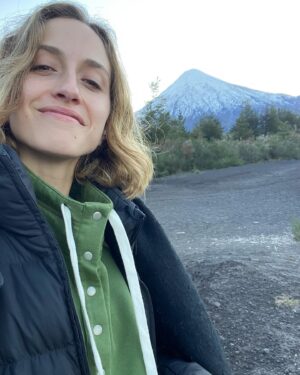 Victoria De Gregorio Instagram - salir de Santiago me hace tan feliz, y venir al sur me da vida 💚
me saco caleta de selfies inmortalizando mi felicidance 
agradecida ✨✨✨