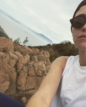 Victoria De Gregorio Instagram - empezando mis últimos días de 30 años.
días intensos, ruleta de emociones y ruleta de fotos.
bai.
