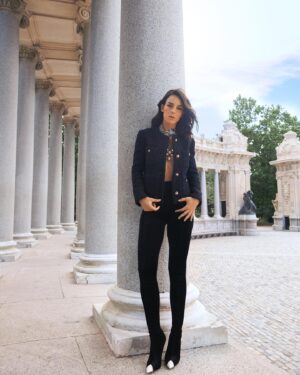Victoria Luengo Instagram - Un reportaje que hice para @elle_spain con un equipo maravilloso 🍀 @darioaranyo @sylviamontoliuelle @vickymarcosg @saiz_claudia