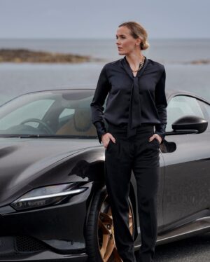 Victoria Pendleton Instagram - I am very fortunate to get invited to do some extraordinary things….like driving the luxurious Ferrari Roma whilst enjoying the beautiful countryside and twisting coastal roads of Northern Ireland. Thank you @ferrariuk 
🖤🖤🖤
#Ferrari #Roma #sportscar #luxury #blackandgold #pressday 📸 @maxearey