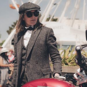 Victoria Pendleton Instagram - Dressing up for a spin in the sunshine…what a turnout! 🏍️ ☀️ 🙌 @gentlemansride  @officialtriumph @triumphuk #distinguishedgentlemansride #gentlewomen #DGR2023 #triumphDGR #ridedapper 
📸@ben_j_blight 🙏