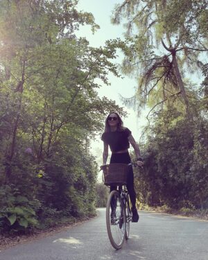 Victoria Pendleton Instagram - No overtaking! 😜

… well you can try but remember looks can be deceiving ☺️🐺

Enjoy the weekend 🚲 last week I had an engine this week it’s back to my roots.

#nicedayforabikeride #cycling #healthiswealth #weekendwarrior #pendleton #pendletonbikes #twowheels #stillgotit