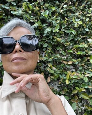 Victoria Rowell Instagram - Oh, baby… when this @sagaftrastrong @wgawest strike gets fairly resolved… #AuntieVicki has the #future to share. And, yes, I respectfully rocked, tied, wrapped, twisted and laid my locs to rest. @rubenmichaelhair #blunt cut