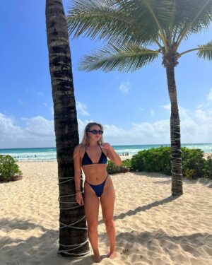Victoria Baldesarra Instagram - Stop staring at my cankles