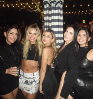 Victoria Baldesarra Instagram - New year but no new friends 🍇