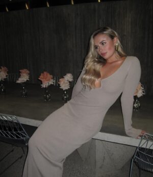 Victoria Baldesarra Instagram - Weekend moments 🫧🎀
1. A little @blushtheapp red carpet action 
2. The most gorgeous charcoochie board
3. Showing @dancingday_a these hips don’t lie 
4. Just me being me 
5. I’m aware “peacing” isn’t a word but it felt right to say in the moment 
6. A very canadian girl celebrating canadian thanksgiving in LA 🇨🇦
7. The sweetest angel you’ll ever meet… aka my Nonna 
8. Millie and I made my dad’s famous sweet potato casserole 🤤 
9. The absolutely stunning @jamesfgoldstein residence 
10. Me, again… radiating gratitude 🥹✨