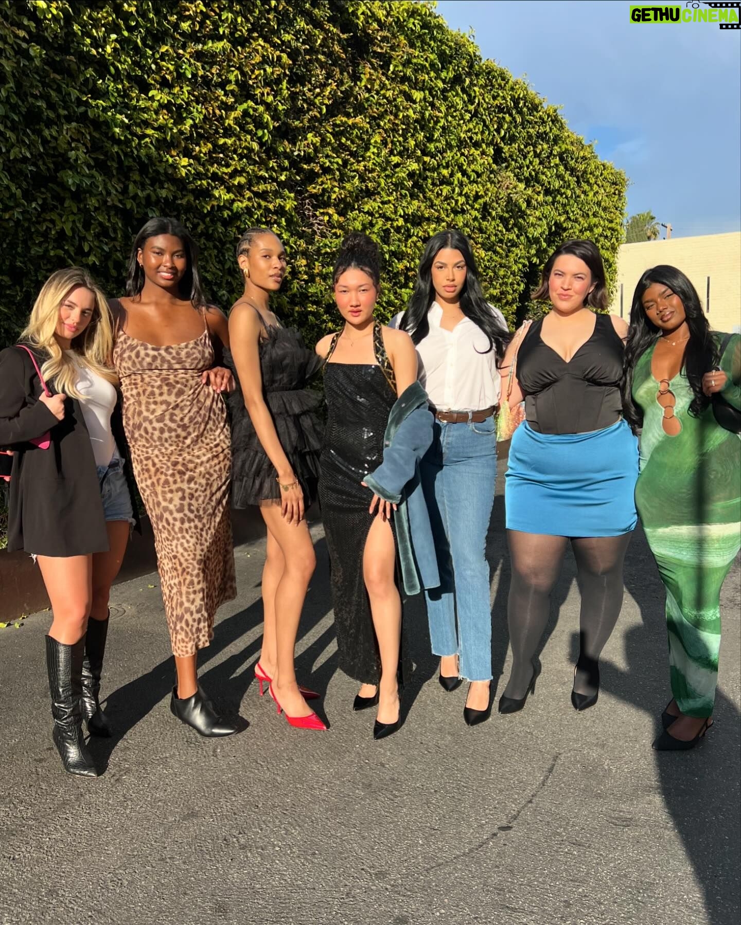 Victoria Baldesarra Instagram - @goodamerican BTS 💙 shooting with this squad & crew was a dream come true!