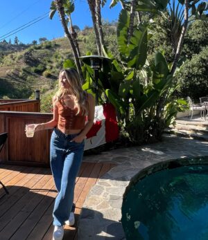 Victoria Baldesarra Instagram - Weekend moments 🫧🎀
1. A little @blushtheapp red carpet action 
2. The most gorgeous charcoochie board
3. Showing @dancingday_a these hips don’t lie 
4. Just me being me 
5. I’m aware “peacing” isn’t a word but it felt right to say in the moment 
6. A very canadian girl celebrating canadian thanksgiving in LA 🇨🇦
7. The sweetest angel you’ll ever meet… aka my Nonna 
8. Millie and I made my dad’s famous sweet potato casserole 🤤 
9. The absolutely stunning @jamesfgoldstein residence 
10. Me, again… radiating gratitude 🥹✨