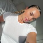 Victoria Baldesarra Instagram - You glow differently when you… 🧚🏼🩰🖊️🧿