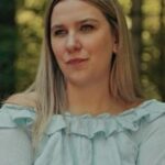 Victoria Charlton Instagram - Fans de true crime, l’attente est bientôt terminée pour découvrir les cas sur lesquels @victoria.charlton s’est penchée pour la 2e saison sa captivante série «Évaporés» 🎥🌬️ Voyez la bande-annonce au lien en bio 👀🎬 📸 @vrai.ca
