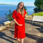 Victoria Charlton Instagram - 32 🎈 . Enceinte, dans ma maison de rêves et entourée des gens que j’aime 😌 La vie se surpasse à chaque année ❤️