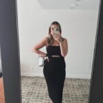 Victoria Charlton Instagram - Quel week-end! 🙏🏻💜 Déjà je trouvais incroyable d’être nominée comme meilleur podcast et meilleure chaîne YouTube, mais j’arrive pas à croire que j’ai gagné un prix! 🥹 (Surtout que j’étais contre de grand.e.s créateurices 😍 Comme j’ai dit dans mon petit discours nerveux : c’est spécial de recevoir un prix comme ça lorsqu’on raconte des histoires aussi tragiques, on dirait que ça va pas trop ensemble. Ceci dit, j’apprécie qu’on reconnaisse mon travail et ça me pousse à continuer ce que je fais 🙂 Merci beaucoup à mes Charltonistes qui sont là depuis le début 🙏🏻 merci pour les votes ! Merci aussi au Gala @influencecreation qui a organisé cet événement mémorable mais aussi, qui m’a convaincue d’y aller! Je regrette pas 😉 Merci @agencesoniagagnon qui sont toujours là pour moi 💜 Merci @boblechef mon top 💍 . Maquillage et coiffure : @afoussimua Styliste : @maude.sen Robe : @dynamiteclothing Hébergement : @fairmontqueene