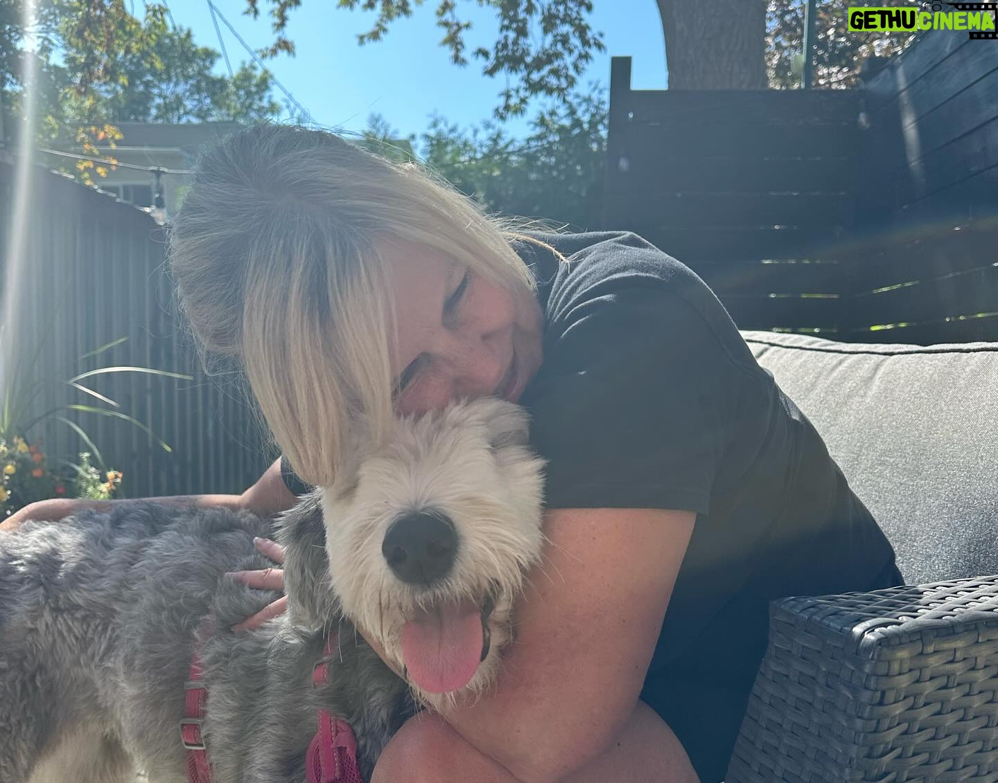 Victoria Charlton Instagram - C’est ma fête de 2 ans 🤓 J’aime beaucoup les bisous de mes grands-mamans, dormir avec maman, marcher avec papa, aller à Baie-Comeau et gosser mes frères et soeurs ❤️🐶