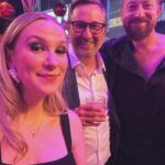 Victoria Charlton Instagram - Quel week-end! 🙏🏻💜 Déjà je trouvais incroyable d’être nominée comme meilleur podcast et meilleure chaîne YouTube, mais j’arrive pas à croire que j’ai gagné un prix! 🥹 (Surtout que j’étais contre de grand.e.s créateurices 😍 Comme j’ai dit dans mon petit discours nerveux : c’est spécial de recevoir un prix comme ça lorsqu’on raconte des histoires aussi tragiques, on dirait que ça va pas trop ensemble. Ceci dit, j’apprécie qu’on reconnaisse mon travail et ça me pousse à continuer ce que je fais 🙂 Merci beaucoup à mes Charltonistes qui sont là depuis le début 🙏🏻 merci pour les votes ! Merci aussi au Gala @influencecreation qui a organisé cet événement mémorable mais aussi, qui m’a convaincue d’y aller! Je regrette pas 😉 Merci @agencesoniagagnon qui sont toujours là pour moi 💜 Merci @boblechef mon top 💍 . Maquillage et coiffure : @afoussimua Styliste : @maude.sen Robe : @dynamiteclothing Hébergement : @fairmontqueene