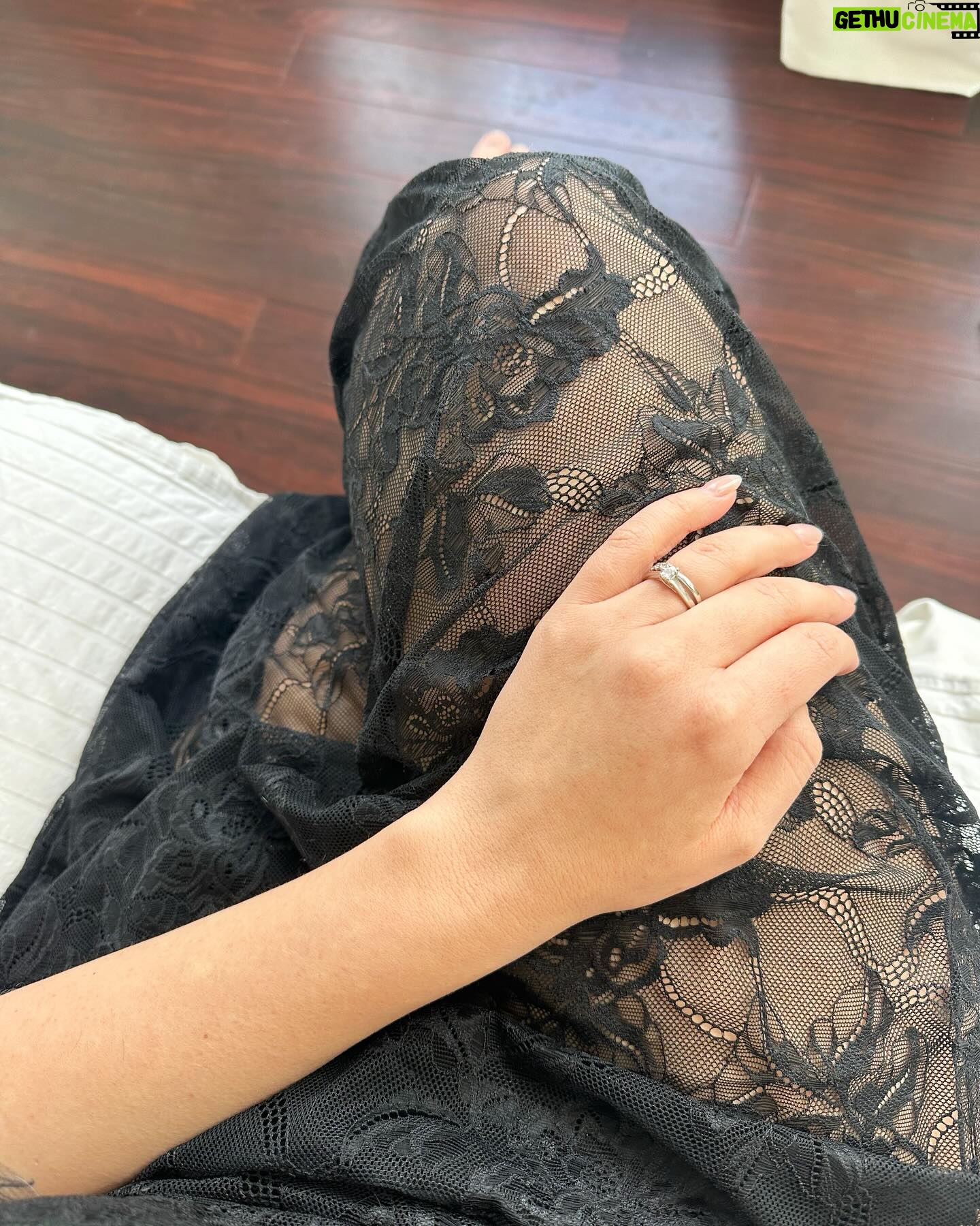 Victoria Charlton Instagram - Merci @blushlingerie de me faire sentir belle 💕🐈⬛
