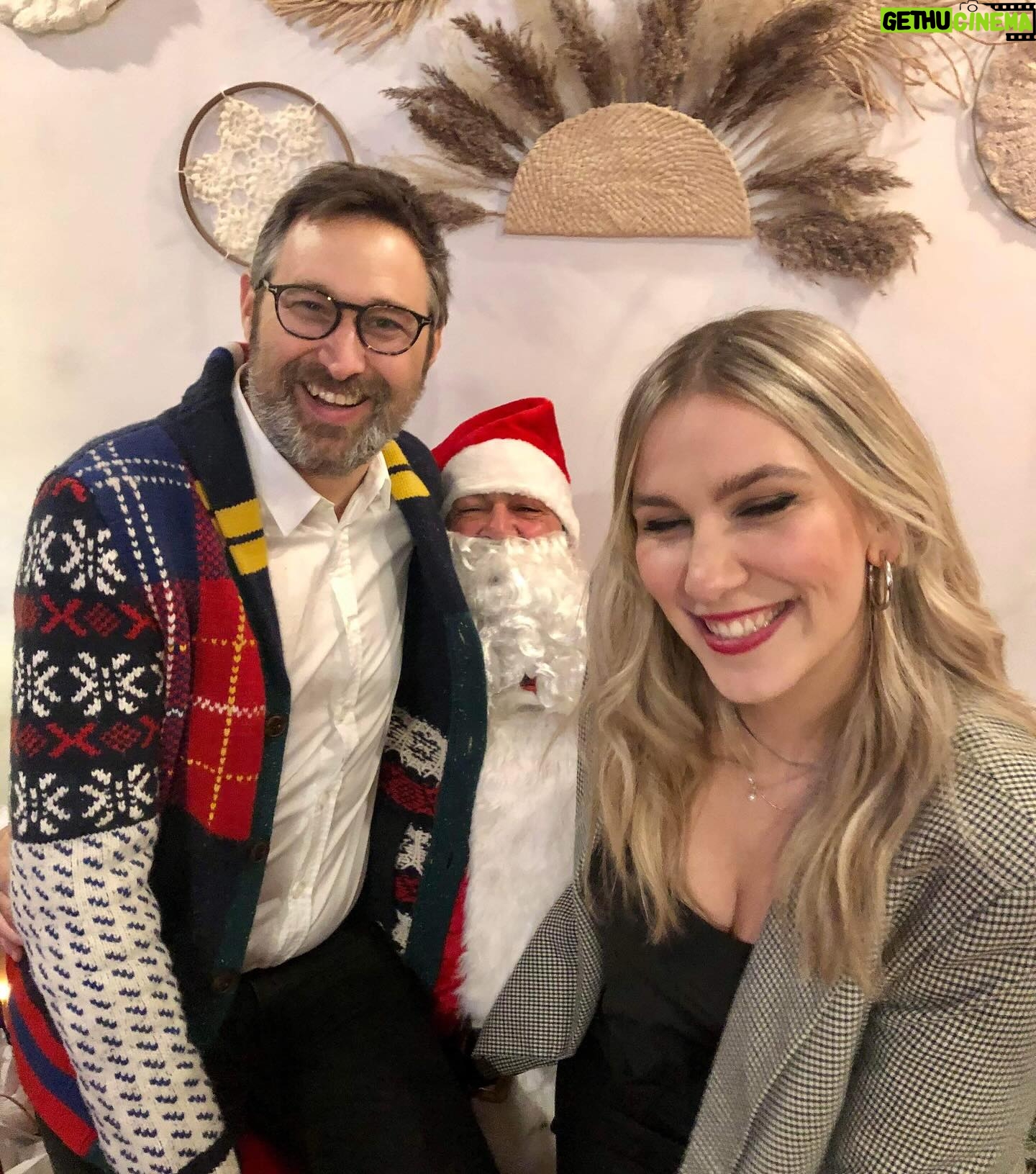 Victoria Charlton Instagram - Joyeux temps des soupers! 🎄❤️ vivement le mois de janvier pour se reposer un peu