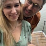 Victoria Charlton Instagram - Un an de mariage 🩷👰🏼‍♀️ Un an de plus à rire de tes niaiseries à chaque jour. Un an de plus à t’aimer plus fort. Un an de plus à bâtir notre vie plein d’animaux, de câlins et d’imprévus 🫶🏻 Merci d’être ma personne et de m’avoir choisie pour être ta femme ❤️