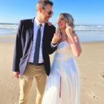Victoria Charlton Instagram - Un an de mariage 🩷👰🏼‍♀️ Un an de plus à rire de tes niaiseries à chaque jour. Un an de plus à t’aimer plus fort. Un an de plus à bâtir notre vie plein d’animaux, de câlins et d’imprévus 🫶🏻 Merci d’être ma personne et de m’avoir choisie pour être ta femme ❤️